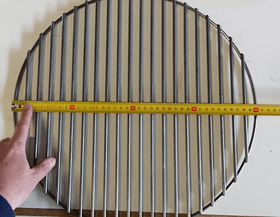 Dancook 1300 en 1600 kolen rooster foto is voorbeeld Kolen rooster voor Dancook 1300 en 1600 barbecues Ø 32,5cm